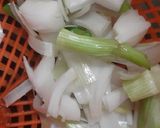 গ্রীন অনিয়ন দিয়ে আলু ভর্তা (aloo bhorta with green onion) রেসিপির ধাপ 1 ছবি
