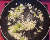 Foto del paso 3 de la receta: Repollo con atún arroz y yema de huevo(col)