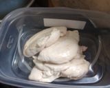 Foto del paso 3 de la receta: Pollo deshuesado con cebolla y leche