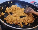 A picture of step 2 of Dates besan ladoo.