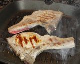 Foto del paso 1 de la receta: Chuletas de cerdo con mostaza, miel y salteado de verduras
