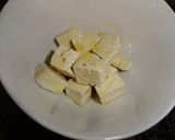 Foto del paso 2 de la receta: Ensalada templada de tofu y queso fresco