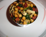 Foto del paso 7 de la receta: Salteado de acelgas con garbanzos y chorizo
