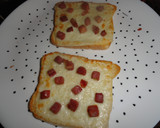 Foto del paso 3 de la receta: Pizzetas de pan de molde con queso y jamón serrano