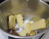 Foto del paso 1 de la receta: Cookies de avena con aroma de limón, mermelada de frambuesa y crema de cacahuete