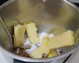 Foto del paso 1 de la receta: Cookies de avena con aroma de limón, mermelada de frambuesa y crema de cacahuete