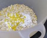 Foto del paso 2 de la receta: Cookies de avena con aroma de limón, mermelada de frambuesa y crema de cacahuete