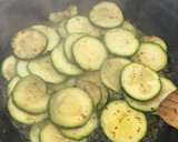 Foto del paso 4 de la receta: Tortilla de calabacín y ajos tiernos 