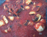 Foto del paso 4 de la receta: Champiñones en salsa de tomate