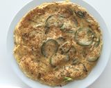 Foto del paso 10 de la receta: Tortilla de calabacín y ajos tiernos 