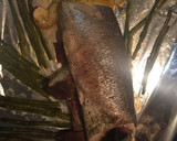 Foto del paso 5 de la receta: Lubina al horno fácil con cebolla y jamón
