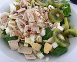 Foto del paso 5 de la receta: Ensalada con pechugas de pollo y kiwi