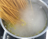 Foto del paso 4 de la receta: Espaguetis integrales con verduras salteadas y queso
