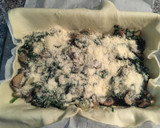Foto del paso 6 de la receta: Hojaldre de espinacas y champiñones con queso