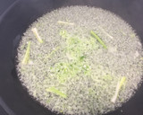 Foto del paso 2 de la receta: Tortilla de calabacín y ajos tiernos 