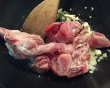 Foto del paso 2 de la receta: Conejo con tomate 