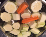Foto del paso 1 de la receta: Crema de calabacín y zanahoria con quesos