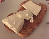 Foto del paso 2 de la receta: Tosta de tomate veraniega 