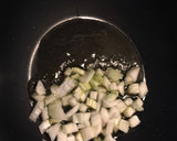 Foto del paso 1 de la receta: Conejo con tomate 