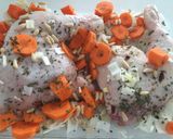 Foto del paso 2 de la receta: Muslos de pollo asados a la cerveza con zanahoria 