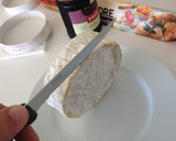 Foto del paso 1 de la receta: Hojaldre de Camembert con mermelada de cereza