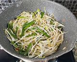 Foto langkah ke 2 dari resep Tumis Toge Kucai Teri.