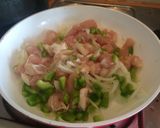 Foto del paso 4 de la receta: Panqueques de pollo, champiñón y acelga con salsa blanca