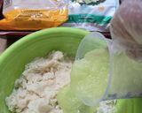 Foto langkah ke 3 dari resep Wingko Kekinian Melon 🍈.