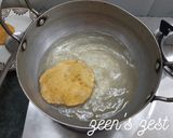 A picture of step 2 of Aloo Pooris.