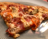 Foto del paso 6 de la receta: Pizza con masa de aceituna negra y tomate seco con un toque ahumado
