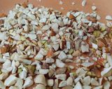 सुकामेवा गुलाब चिक्की (sukhamava gulab chikki recipe in marathi) रेसिपी स्टेप 2 फोटो 