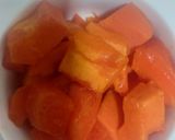 A picture of step 1 of Papaya shake.