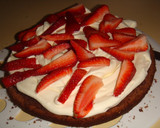 Foto del paso 6 de la receta: Torta de chocolate con frutillas y crema chantillí