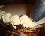 Foto del paso 13 de la receta: Torta de chocolate con frutillas y crema chantillí