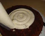 Foto del paso 5 de la receta: Torta de chocolate con frutillas y crema chantillí