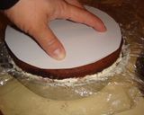 Foto del paso 10 de la receta: Torta de chocolate con frutillas y crema chantillí