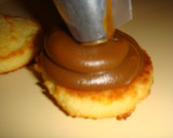 Foto del paso 7 de la receta: Alfajores de coco y dulce de leche