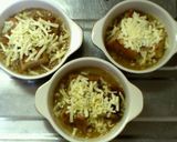 A picture of step 7 of Onion Gratin Soup with Sandwich Bread.