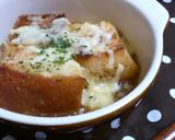 A picture of step 8 of Onion Gratin Soup with Sandwich Bread.