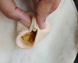 A picture of step 3 of Bedmi kachori.