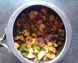 वालपापडी,वांगीबटाटा भाजी (Val Papdi Mix Veg Bhaji Recipe In Marathi) रेसिपी स्टेप 2 फोटो 