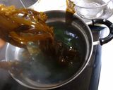 A picture of step 2 of Fresh Wakame and Yellowtail Shabu-Shabu (Black Salt).
