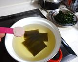 A picture of step 6 of Fresh Wakame and Yellowtail Shabu-Shabu (Black Salt).