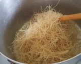 A picture of step 2 of Brown rice sweet vermicelli.