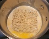 A picture of step 2 of Samyang Chicken Cheese Noodle (Less Spicy Carbonara).