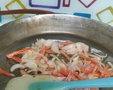 वेज हक्का नूडल्स (Veg hakka noodles recipe in Hindi) रेसिपी चरण 4 फोटो