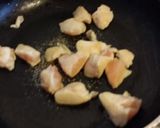 Foto del paso 3 de la receta: Pechuga de pollo en rajas con crema