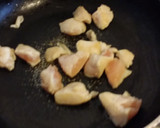 Foto del paso 3 de la receta: Pechuga de pollo en rajas con crema