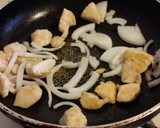 Foto del paso 4 de la receta: Pechuga de pollo en rajas con crema
