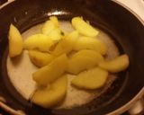 Foto del paso 2 de la receta: Quesadilla de manzana y queso brie.